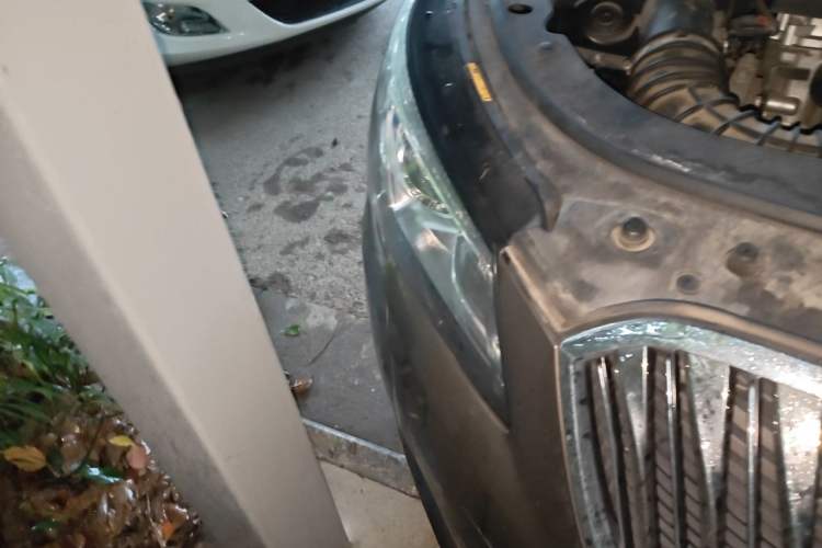 Used Buick LaCrosse 2013 2.4L SIDI Leading Comfort Version Right Front Headlight