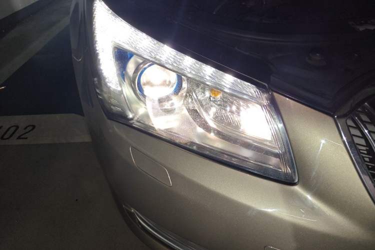 Used Buick LaCrosse 2013 2.4L SIDI Elite Comfort Version Right Front Headlight