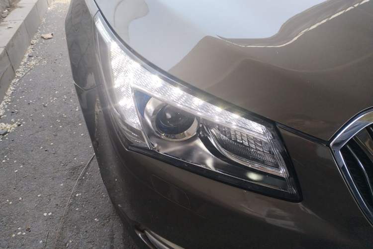 Used Buick LaCrosse 2013 2.4L SIDI Luxury Comfort Edition Right Front Headlight