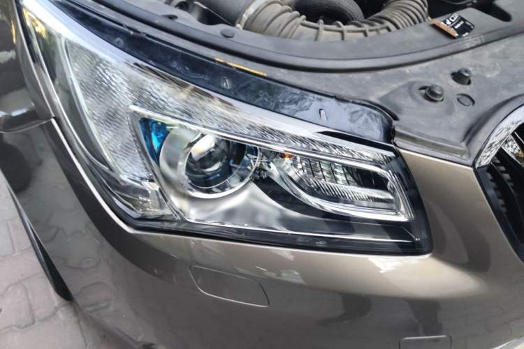 Used Buick LaCrosse 2013 2.4L SIDI Luxury Comfort Edition Right Front Headlight