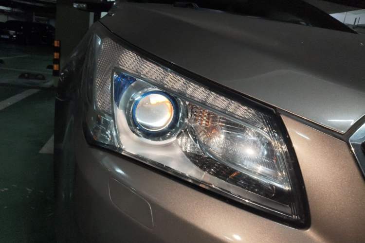 Used Buick LaCrosse 2013 2.4L SIDI Elite Comfort Version Right Front Headlight