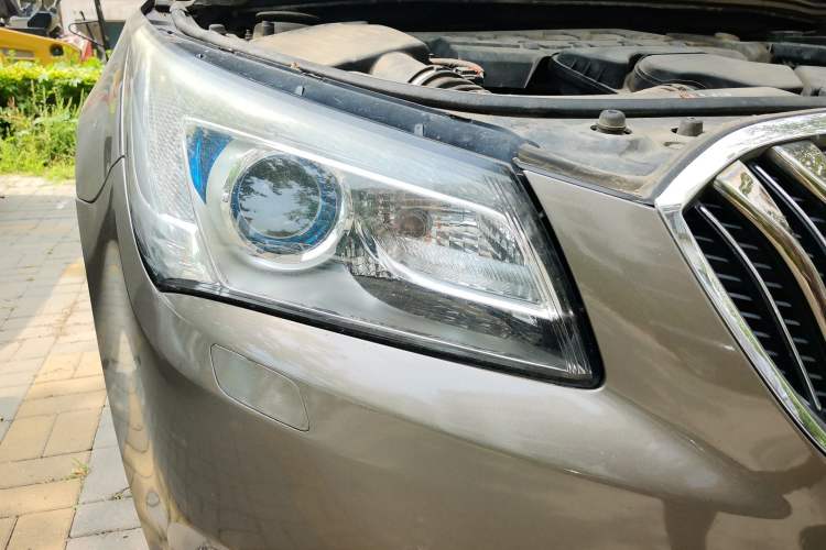 Used Buick LaCrosse 2013 2.4L SIDI Elite Comfort Version Right Front Headlight