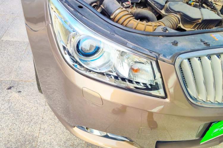 Used Buick LaCrosse 2013 2.4L SIDI Elite Comfort Version Right Front Headlight