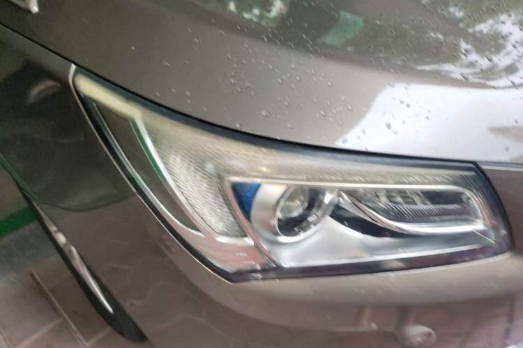 Used Buick LaCrosse 2013 2.4L SIDI Leading Comfort Version Right Front Headlight