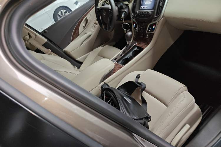 Used Buick LaCrosse 2013 2.4L SIDI Leading Comfort Version Right Front Seat