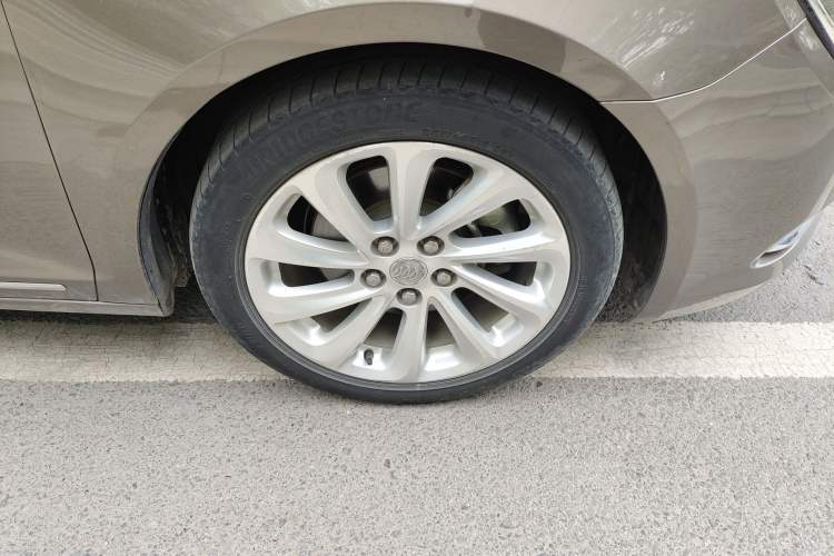 Used Buick LaCrosse 2013 2.0T SIDI Elite Tech Version Right Front Wheel Hub