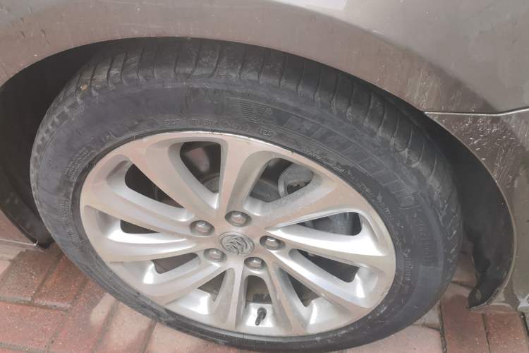 Used Buick LaCrosse 2013 2.0T SIDI Smart Luxury Flagship Edition Right Front Wheel Hub
