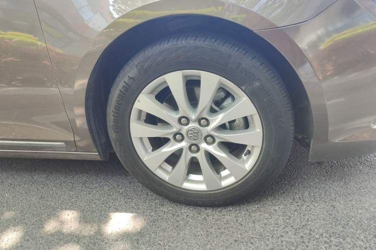 Used Buick LaCrosse 2013 2.4L SIDI Leading Comfort Version Right Front Wheel Hub