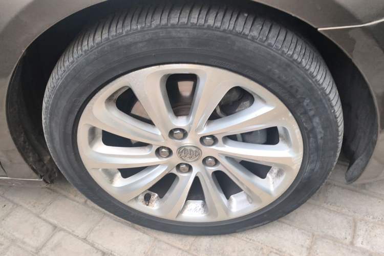 Used Buick LaCrosse 2013 2.0T SIDI Smart Luxury Flagship Edition Right Front Wheel Hub