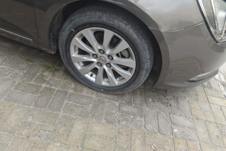 Used Buick LaCrosse 2013 2.4L SIDI Leading Comfort Version Right Front Wheel Hub