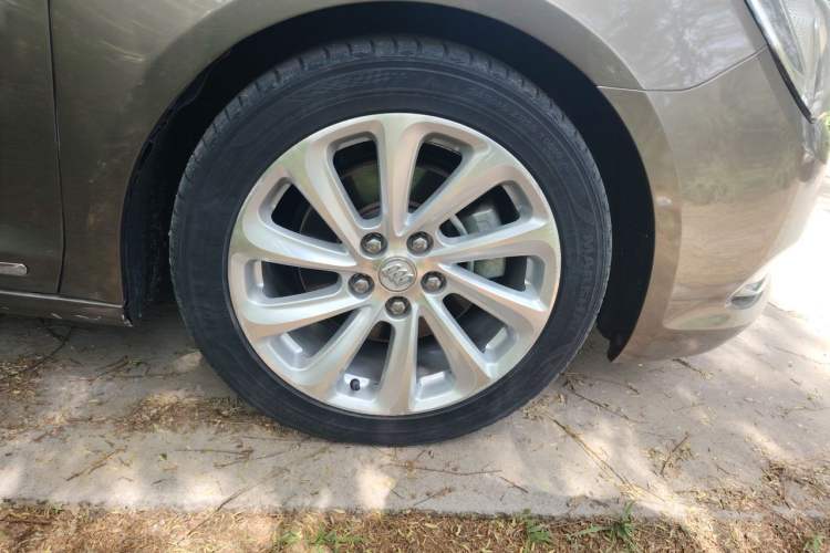 Used Buick LaCrosse 2013 2.0T SIDI Smart Luxury Flagship Edition Right Front Wheel Hub