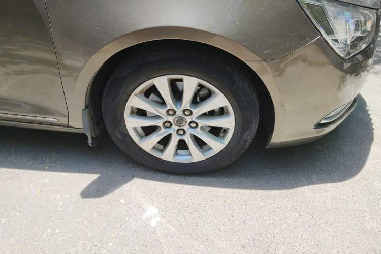 Used Buick LaCrosse 2013 2.4L SIDI Leading Comfort Version Right Front Wheel Hub
