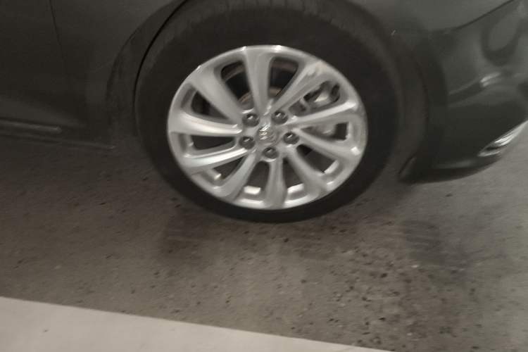Used Buick LaCrosse 2013 2.0T SIDI Smart Luxury Flagship Edition Right Front Wheel Hub
