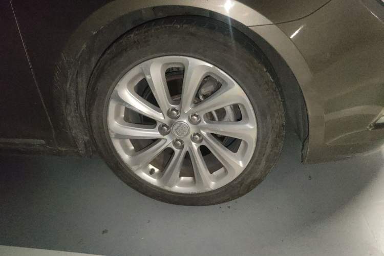 Used Buick LaCrosse 2013 2.0T SIDI Smart Luxury Flagship Edition Right Front Wheel Hub