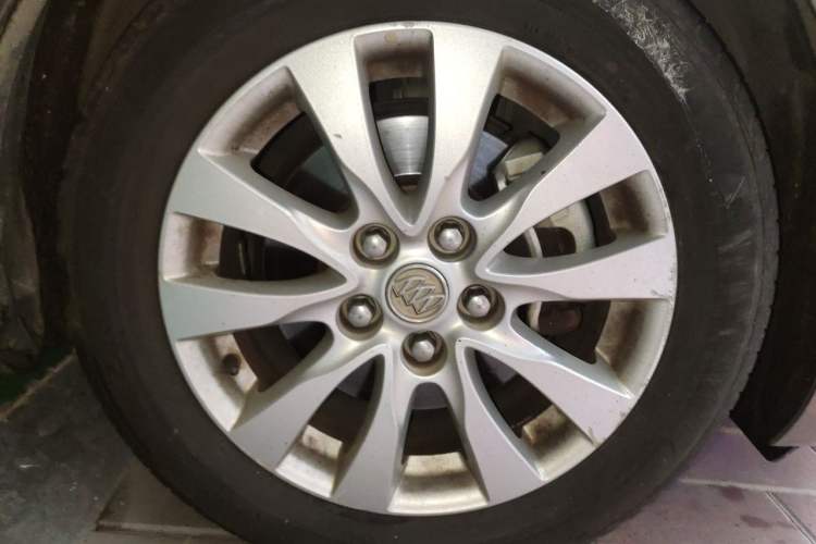 Used Buick LaCrosse 2013 2.4L SIDI Leading Comfort Version Right Front Wheel Hub