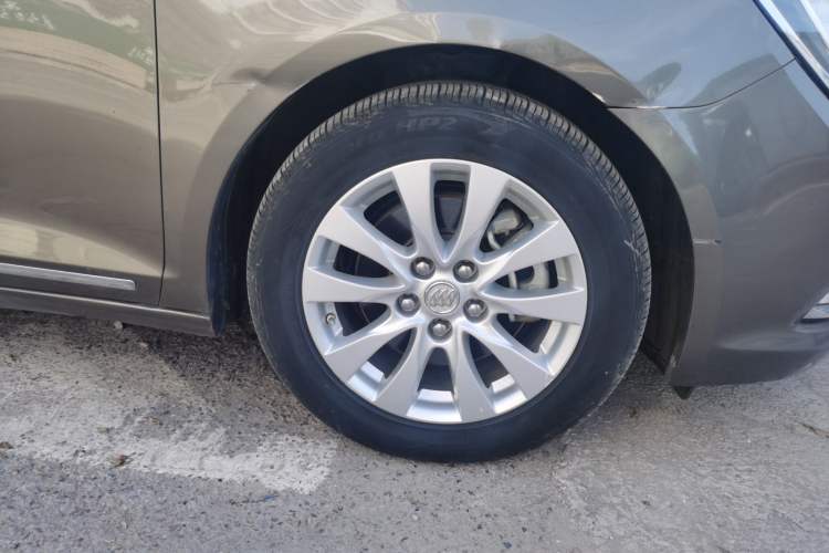 Used Buick LaCrosse 2013 2.4L SIDI Leading Comfort Version Right Front Wheel Hub