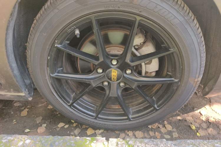 Used Buick LaCrosse 2013 2.0T SIDI Smart Luxury Flagship Edition Right Front Wheel Hub