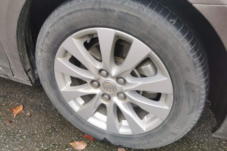 Used Buick LaCrosse 2013 2.4L SIDI Leading Comfort Version Right Front Wheel Hub