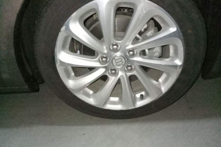 Used Buick LaCrosse 2013 2.0T SIDI Elite Tech Version Right Front Wheel Hub