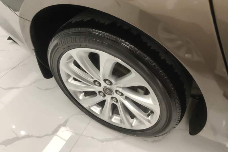 Used Buick LaCrosse 2013 2.0T SIDI Smart Luxury Flagship Edition Right Rear Wheel Hub
