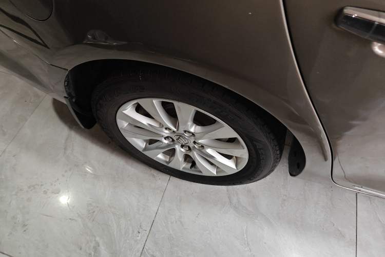 Used Buick LaCrosse 2013 2.4L SIDI Leading Comfort Version Right Rear Wheel Hub