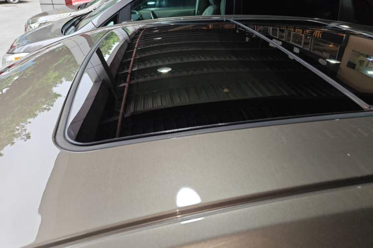 Used Buick LaCrosse 2013 2.4L SIDI Leading Comfort Version Roof