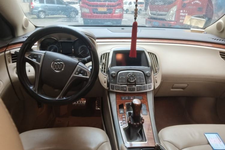 Used Buick LaCrosse 2013 2.4L SIDI Elite Comfort Version Center Console