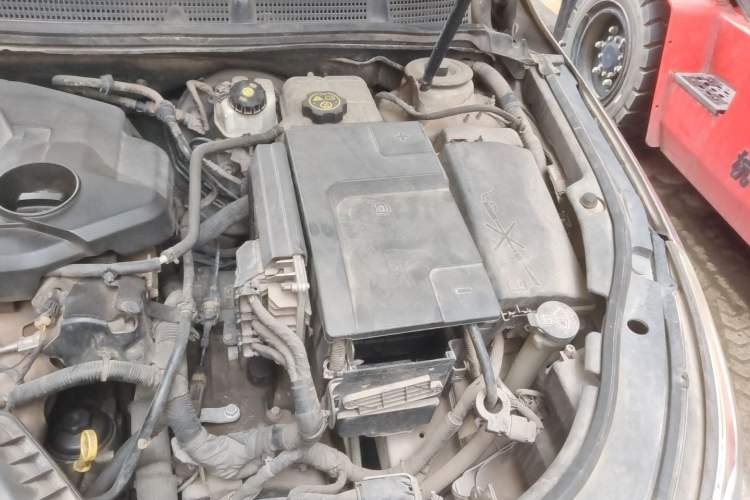Used Buick LaCrosse 2013 2.4L SIDI Elite Comfort Version Engine Bay Left