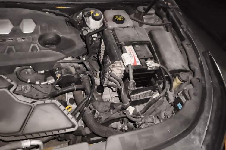 Used Buick LaCrosse 2013 2.4L SIDI Elite Comfort Version Engine Bay Left