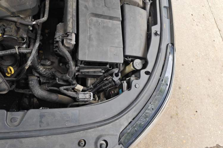 Used Buick LaCrosse 2013 2.4L SIDI Leading Comfort Version Engine Bay Left