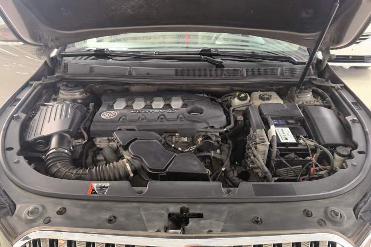 Used Buick LaCrosse 2013 2.4L SIDI Leading Comfort Version Engine Bay