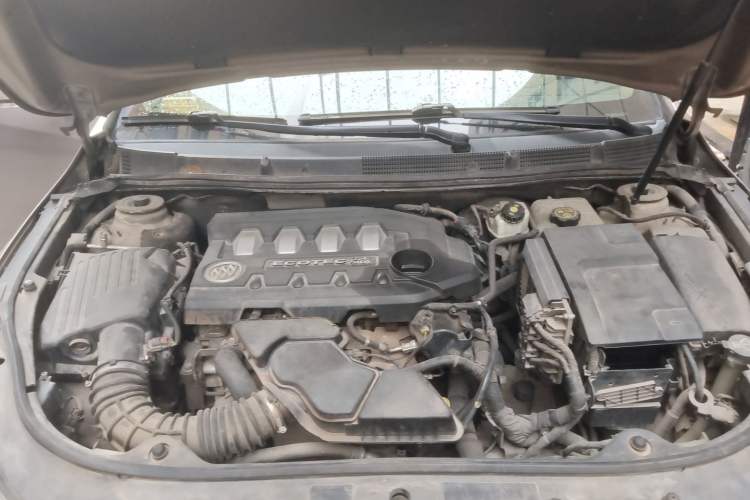 Used Buick LaCrosse 2013 2.4L SIDI Elite Comfort Version Engine Bay