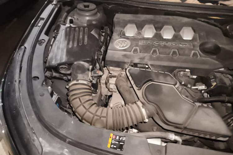Used Buick LaCrosse 2013 2.4L SIDI Elite Comfort Version Engine Bay Right