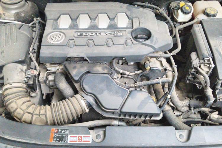 Used Buick LaCrosse 2013 2.4L SIDI Elite Comfort Version Engine Bay
