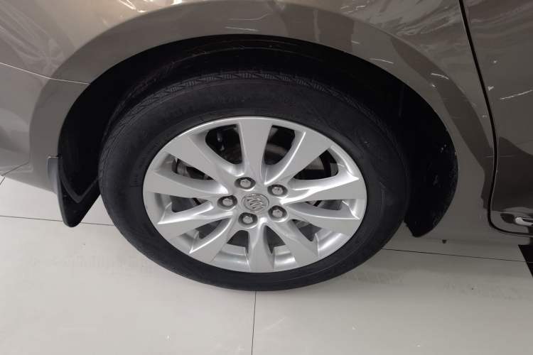 Used Buick LaCrosse 2013 2.4L SIDI Leading Comfort Version Exterior 5