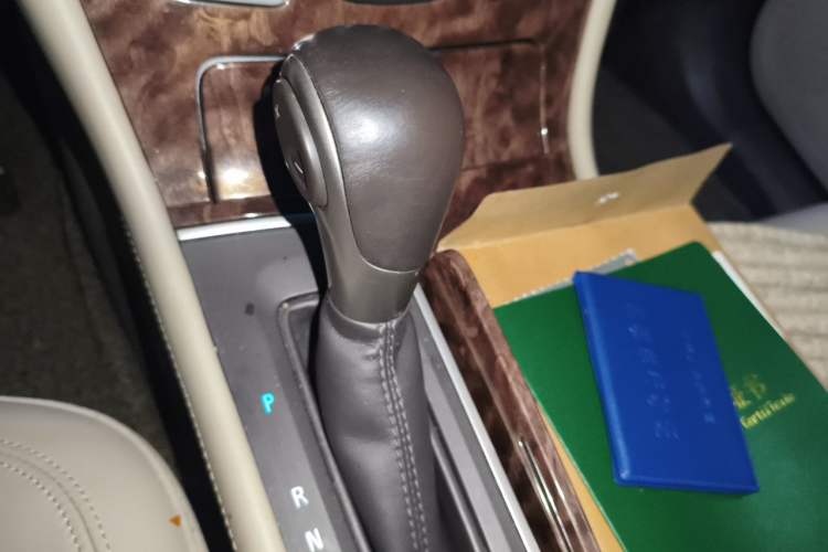 Used Buick LaCrosse 2013 2.4L SIDI Elite Comfort Version Gear Lever