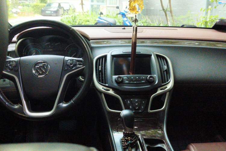 Used Buick LaCrosse 2013 2.4L SIDI Elite Comfort Version Interior 2