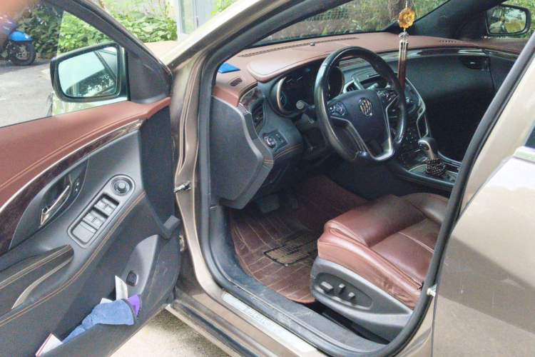 Used Buick LaCrosse 2013 2.4L SIDI Elite Comfort Version Interior 3