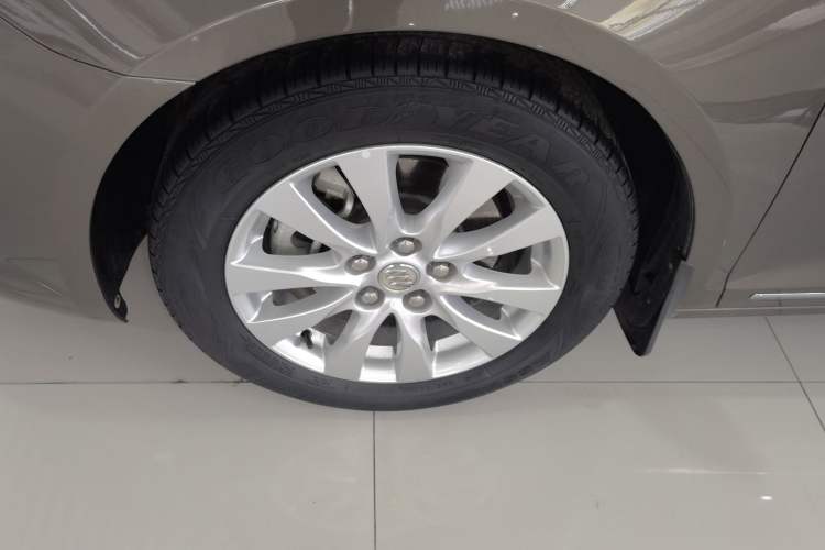 Used Buick LaCrosse 2013 2.4L SIDI Leading Comfort Version Left Front Wheel Hub
