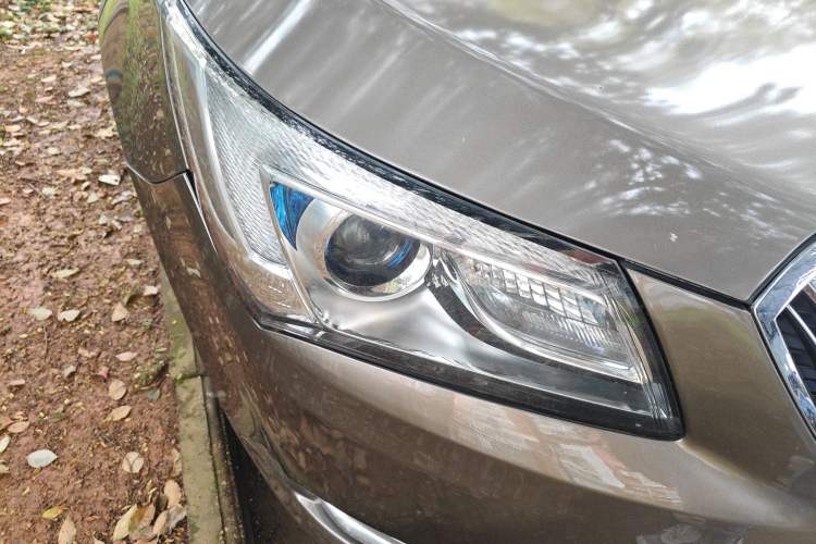 Used Buick LaCrosse 2013 2.4L SIDI Leading Comfort Version Right Front Headlight