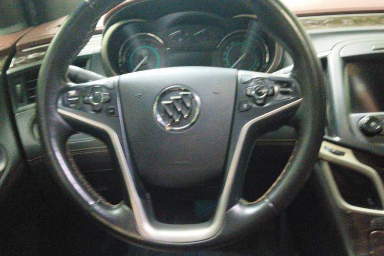 Used Buick LaCrosse 2013 2.4L SIDI Elite Comfort Version Steering Wheel