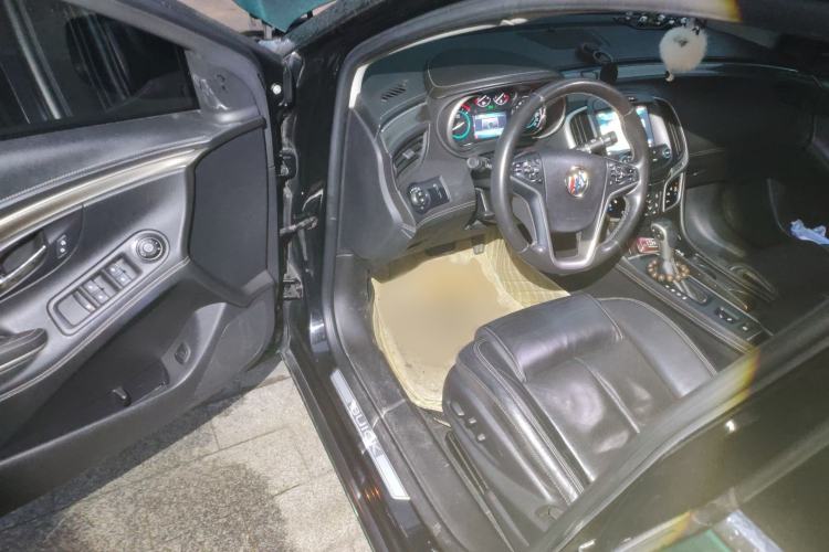 Used Buick LaCrosse 2013 2.0T SIDI Elite Tech Version Interior 3