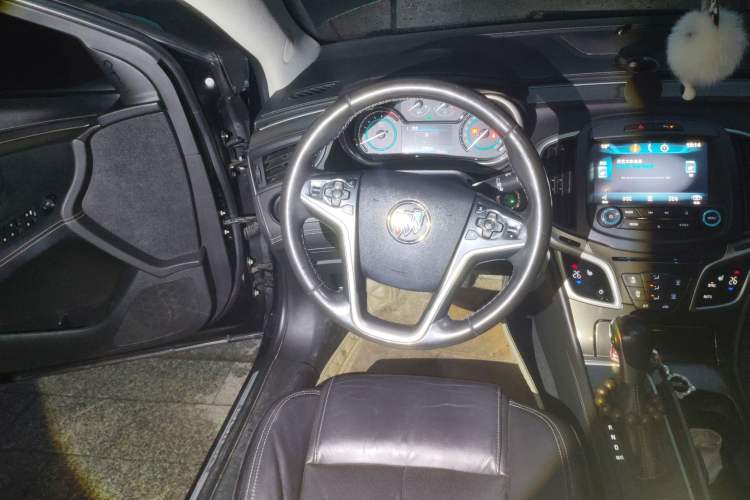Used Buick LaCrosse 2013 2.0T SIDI Elite Tech Version Steering Wheel