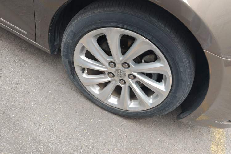 Used Buick LaCrosse 2013 2.0T SIDI Technology Version Right Front Wheel Hub