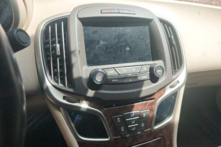 Used Buick LaCrosse 2013 2.4L SIDI Leading Comfort Version Audio And AC Panel