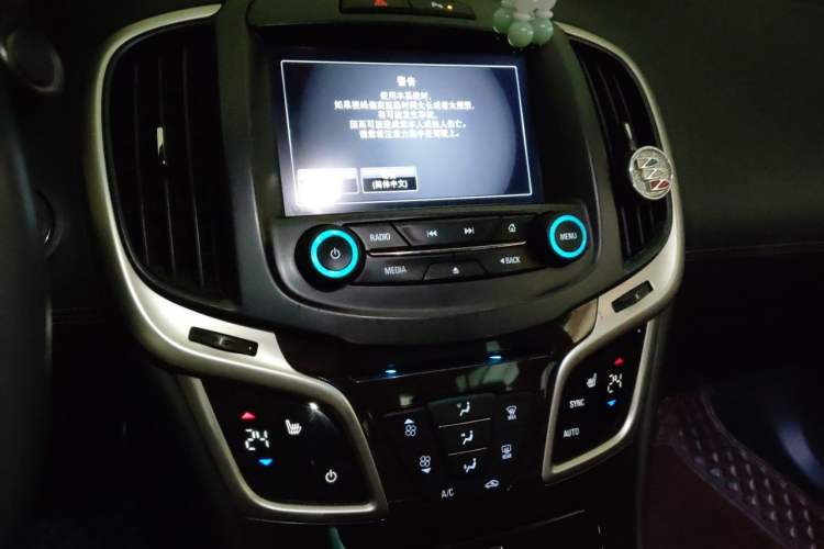 Used Buick LaCrosse 2013 2.4L SIDI Leading Comfort Version Audio And AC Panel