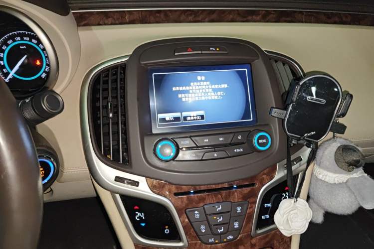 Used Buick LaCrosse 2013 2.4L SIDI Leading Comfort Version Audio And AC Panel