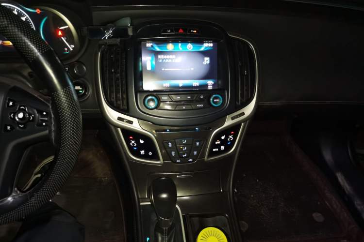 Used Buick LaCrosse 2013 2.0T SIDI Smart Luxury Flagship Edition Audio And AC Panel