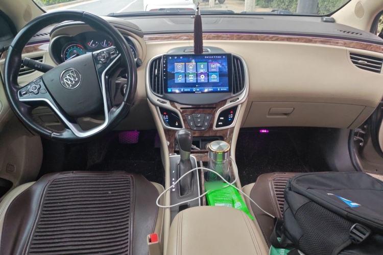 Used Buick LaCrosse 2013 2.4L SIDI Leading Comfort Version Center Console