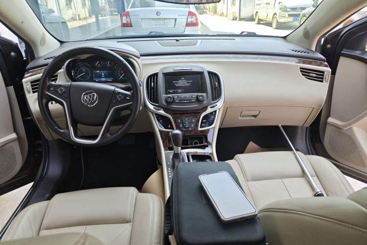 Used Buick LaCrosse 2013 2.4L SIDI Leading Comfort Version Center Console